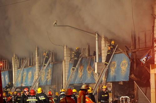 上海最大農產品市場突發火災，致6人遇難，食用農產品批發安全再敲警鐘